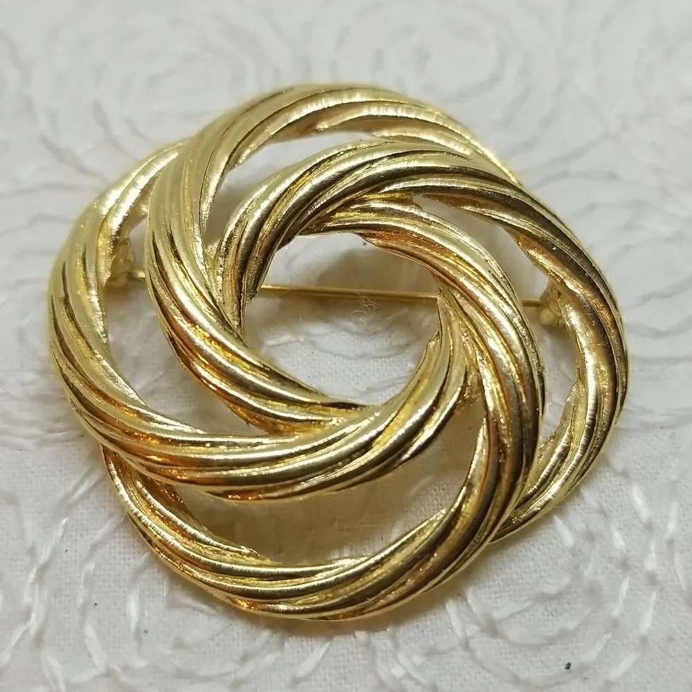 Monet Swirl Brooch Pin Open Gold Tone Circle